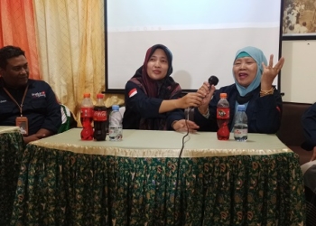 INSPIRATIF: Direktur Utama Lingkar Jateng Media Group, Rumilah (jilbab biru) tengah memaparkan tiga pilar tiga pilar penting agar Lingkar Media Group dapat tumbuh dan berkembang di Taman Wisata Jolong, Pati Jumat (17/12). (Istimewa/Lingkarjateng.id)