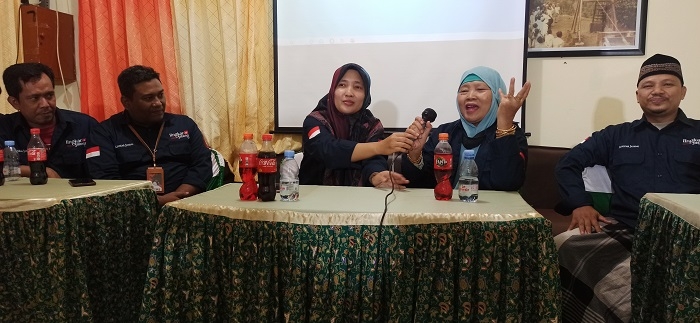 Lingkar Media Group: Let’s Grow Up Together 25 INSPIRATIF: Direktur Utama Lingkar Jateng Media Group, Rumilah (jilbab biru) tengah memaparkan tiga pilar tiga pilar penting agar Lingkar Media Group dapat tumbuh dan berkembang di Taman Wisata Jolong, Pati Jumat (17/12). (Istimewa/Lingkarjateng.id)