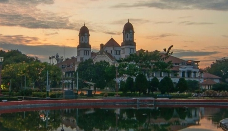 Libur Nataru, Ribuan Wisatawan Padati Lawang Sewu Semarang 25 CAGAR BUDAYA: Lawang Sewu di Kota Semarang menjadi destinasi wisata favorit selama libur Natal 2021 dan Tahun Baru 2022 (Nataru). (M. Elang Ade Iswara/Lingkarjateng.id)