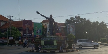 ILUSTRASI : Patung RA Kartini yang menjadi ikon Kabupaten Jepara. (Adhik Kurniawan / Lingkarjateng.id)