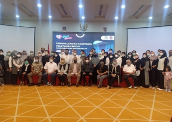 KOMITMEN: Foto bersama antara Bupati Karanganyar, Juliyatmono dengan para dokter yang bekerja di RSUD Karanganyar saat kegiatan Capacity Building di Yogyakarta belum lama ini. (Istimewa/Lingkarjateng.id)