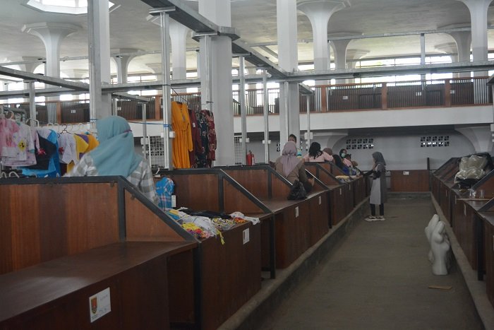 LAPAK PEDAGANG: Los-los yang ada di Pasar Johar Cagar Budaya Semarang yang terbaru terlihat rapi. (Dinda Rahmasari / Lingkarjateng.id)
