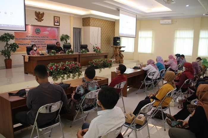 ANTUSIAS: Peserta pelatihan tampak bersemangat menyimak paparan narasumber terkait digital marketing di Kabupaten Blora, Rabu (15/12). (Humas Blora/Lingkarjateng.id)