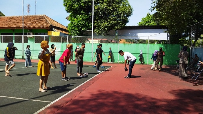 HUKUMAN: Satpol PP Pati mengamankan 13 orang dalam razia penegakan prokes di sejumlah tempat karaoke, Rabu malam (1/12). (Aziz Afifi / Lingkarjateng.id)