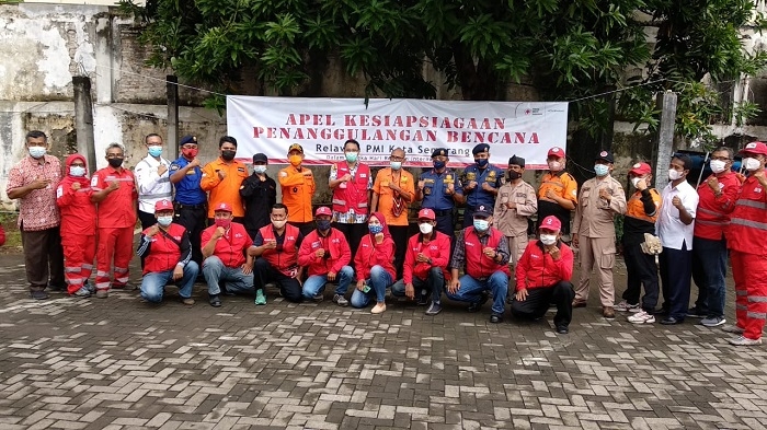 400 Relawan Gabungan Kota Semarang Siaga Tanggulangi Bencana 25 SIAP: Relawan gabungan usai melaksanakan Apel Kesiapsiagaan Penanggulangan Bencana di Markas PMI Kota Semarang, kemarin. (Dinda Rahmasari / Lingkarjateng.id)