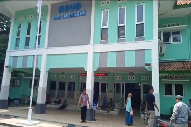 Pelayanan Terkenal Lamban, RSUD Karanganyar Banjir Kritikan 25 MENGECEWAKAN: Tampak gedung RSUD Karanganyar yang berada di Kelurahan Bejen, Kecamatan Karanganyar kini jadi sorotan karena pelayanan yang kerap terlambat. (Pujoko/Lingkarjateng.id)