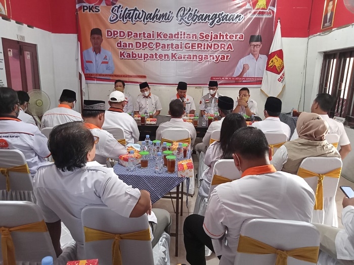 SILATURAHMI: Pertemuan politik antara DPD PKS Karanganyar dengan DPC Gerindra Karanganyar, Sabtu (11/12). (Pujoko/Lingkarjateng.id)
