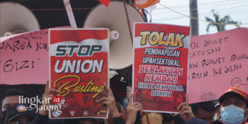 demo buruh tolak umk jepara tahun 2022