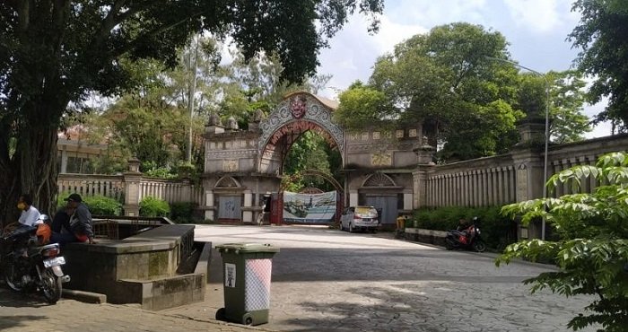 LENGANG: Kawasan Sriwedari Surakarta yang masih menjadi sengketa antara Pemkot Surakarta dengan ahli waris Wiryodiningrat terlihat sepi pengunjung, kemarin (24/12). (Antara/Lingkarjateng.id)