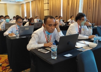 SERIUS: Peserta seleksi pengisian Jabatan Pimpinan Tinggi Pratama (JPTP) mengikuti ujian secara terbuka dan kompetitif di lingkungan Pemerintah Kabupaten Rembang. (R. Teguh Wibowo/Lingkarjateng.id)