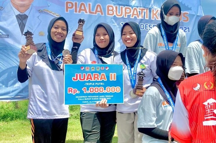 Atlet Jepara Raih Medali Emas di Kejurprov Petanque Jateng 25 MEMBANGGAKAN: Atlet Petanque Kabupaten Jepara berhasil meraih prestasi gemilang dalam Kejurprov Jawa Tengah tahun 2021 di Lapangan Petanque Kompleks Stadion Wergu Kudus, (16-19/12). (Istimewa/Lingkarjateng.id)