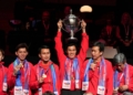 Juara Piala Thomas 2020, PBSI Mendapat Bonus Rp 10 Miliar 28 WINNER: Para pemain dan official Indonesia melakukan selebrasi dengan memperlihatkan medali emas seraya mengangkat Piala Thomas. (Antara/Lingkarjateng.id)