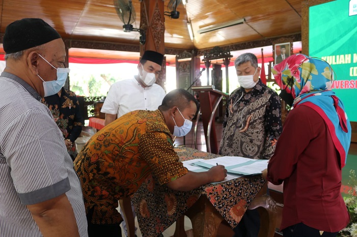 MoU: Penandatanganan kerja sama antara Universitas Negeri Yogyakarta (UNY) dengan Pemkab Blora, September lalu. (Istimewa/Lingkarjateng.id)