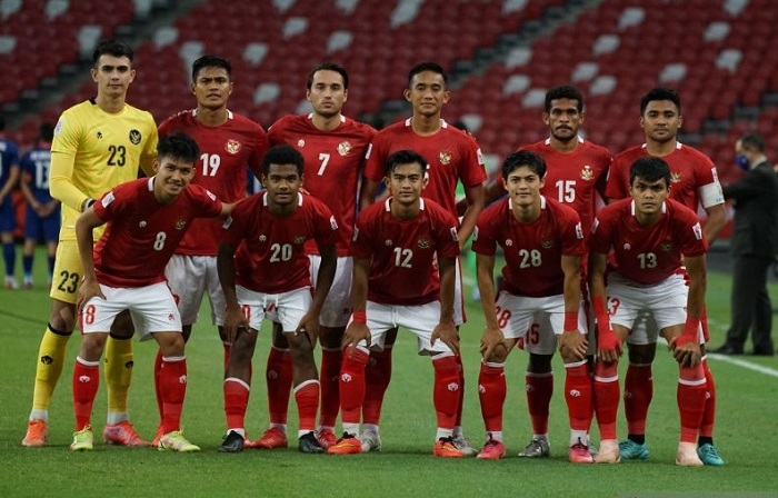 DOKUMENTASI: Pesepak bola Timnas Indonesia berpose di hadapan fotografer sebelum bertanding melawan Timnas Singapura dalam pertandingan Semi Final Leg 2 Piala AFF 2020 di National Stadium, Singapura, Sabtu (25/12). (Antara/Lingkarjateng.id)