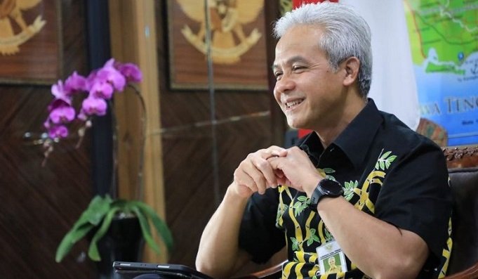 Ganjar Unggul dalam Survei Capres 2024 Versi PRC dan PPI 25 TERSENYUM: Gubernur Jawa Tengah Ganjar Pranowo saat menyampaikan sambutan pada acara Musyawarah Daerah Ke X Himpunan Nelayan Seluruh Indonesia (HNSI) secara daring di Semarang, Rabu (15/12). (Antara/Lingkarjateng.id)