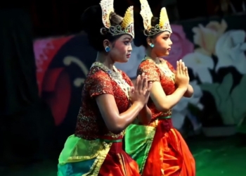 ILUSTRASI: Pagelaran pentas seni dan budaya di Balai Desa Pamotan, belum lama ini. (R. Teguh Wibowo / Lingkarjateng.id)