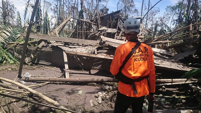 MDMC Kudus Terjunkan Relawan ke Lokasi Erupsi Semeru 25 MENGENASKAN: Relawan MDMC Kudus terjun ke Lumajang untuk bantu korban erupsi Gunung Semeru. (Istimewa / Lingkarjateng.id)