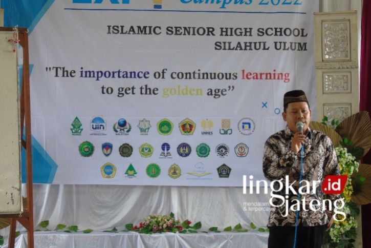 SEMINAR: Narasumber menyampaikan materi kepada para peserta Expo Campus 2022 di MA Silahul Ulum, Kecamatan Trangkil, Pati, Minggu (23/1). (Istimewa/Lingkarjateng.id)