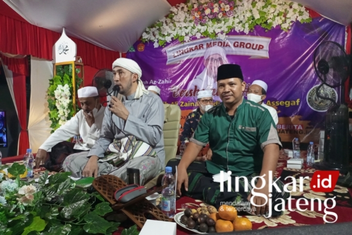 Lingkar Media Group Bersholawat Bersama Habib Ali Zainal Abidin bin Segaf Assegaf 25 BERSHOLAWAT: Lingkar Media Gruop gelar Pati Bersholawat bersama Habib Ali Zainal Abidin bin Segaf Assegaf, Jumat (28/1). (Nailin RA/Lingkarjateng.id)