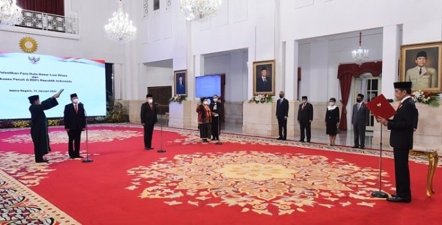 Presiden Jokowi Lantik 3 Dubes untuk Negara Sahabat 25 Presiden Jokowi melantik dubes LBBP RI untuk sejumlah negara sahabat, Rabu (12/1), di Istana Negara, Jakarta. (Istimewa/Lingkarjateng.id)