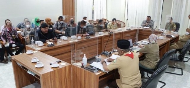 DPRD Jateng Harapkan Pembangunan Ekonomi dan Lingkungan Hidup Beriringan 25 RAPAT: Komisi D DPRD Jateng bersama Dinas LHK Jateng menggelar pertemuan dengan P3E Regional Jawa Kementerian Lingkungan Hidup dan Kehutanan (KLHK) di Yogyakarta. (Dok. DPRD Jateng/Lingkarjateng.id)