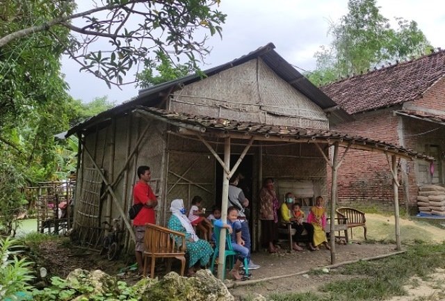 Baznas Kudus Target Perbaikan 20 Rumah Tak Layak Huni 25 REYOT: Salah satu rumah tak layak huni di RT 3 RW 3 Desa Karangrowo, Kecamatan Undaan. (Nisa Hafizhotus Syarifa/Lingkarjateng.id)