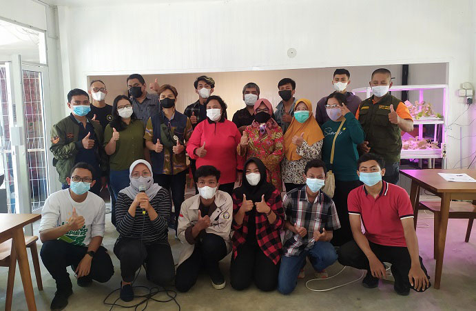 Dinas Pertanian Kota Semarang Gelar Pelatihan Urban Farming 25 ANTUSIAS: Foto pelatihan bersama UPTD Dinas Pertanian, beberapa lurah Kota Semarang serta anak muda di UFC. (Adimungkas/Lingkarjateng.id)