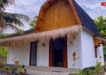 UNIK: Salah satu rumah yang fungsinya diubah oleh Kementerian PUPR yang menjadi penginapan untuk menyambut berlangsungnya Motogp di Mandalika, Lombok, NTB. (Istimewa/Lingkarjateng.id)