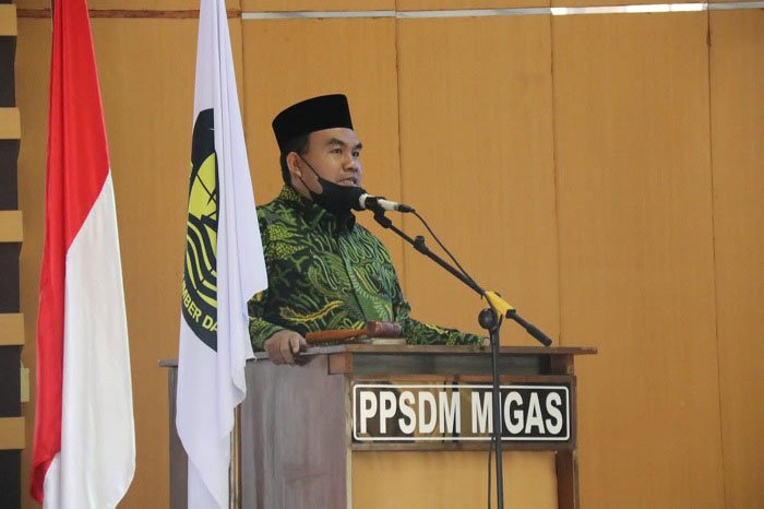 SAMBUTAN: Bupati Blora, H. Arief Rohman membuka Pelatihan Program Bantuan Masyarakat di aula utama PPSDM Migas, Senin (10/1). (Dok. Humas/Lingkarjateng.id)
