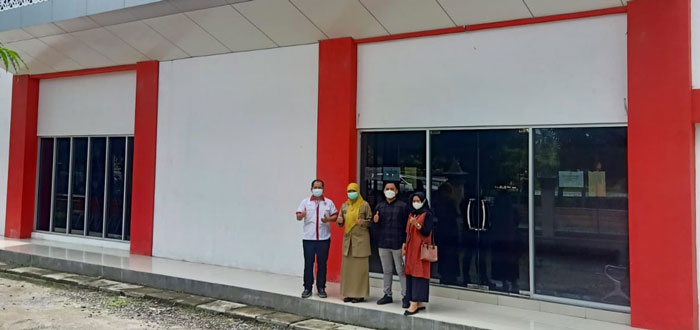 FOTO BERSAMA: Kondisi GOR Bungkarno Purwodadi yang gagal direnovasi tahun ini. (Muhamad Ansori/Lingkarjateng.id)