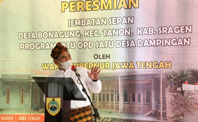 Wakil Gubernur Jawa Tengah Taj Yasin Maimoen, saat mengecek hasil pembangunan dari program 1 OPD 1 Desa Dampingan, di Desa Bonagung Kecamatan Tanon, Kabupaten Sragen