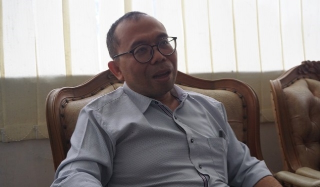 MENJELASKAN: Divisi Data dan Informasi KPU Jawa Tengah, Paulus Widiyantoro, saat memaparkan langkah-langkah yang diambil untuk mempersiapan Pemilu pada 14 Februari 2024 dan Pilkada serentak pada 27 November 2024, Kamis (27/1). (Adhik Kurniawan/Lingkarjateng.id)
