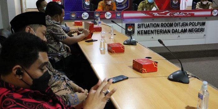 DISKUSI: Komisi A DPRD Provinsi Jateng berdiskusi membahas isu polpum di DitJen Politik & Pemerintahan Umum (Polpum) Kemendagri, Jakarta Pusat, Senin (24/1). (Dok. DPRD Jateng/Lingkarjateng.id)