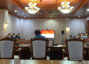 AUDIENDI: Bupati Jepara Dian Kristiandi menerima audiensi dari Ikatan Dokter Indonesia (IDI) Jepara di Ruang Kerja Bupati, Selasa (4/1). (Muslichul Basid/Lingkarjateng.id)