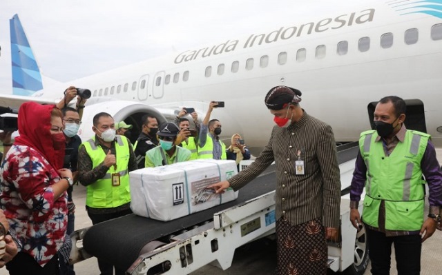 EKSPOR: Penerbangan kargo pertama dilaksanakan melalui Bandara Ahmad Yani Semarang, Kamis (13/1). (Dok. Diskominfo Jateng/Lingkarjateng.id)