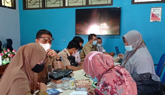 VERIFIKASI: Dinas Kominfo Kabupaten Demak bersama Badan Pusat Statistik (BPS) Kabupaten Demak menggelar Desk Verifikasi Data DDA 2022, Selasa (25/1). (Istimewa/Lingkarjateng.id)