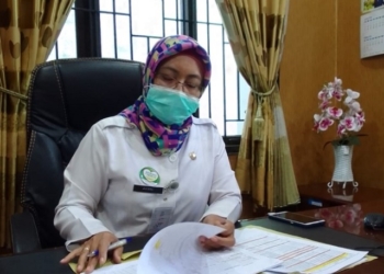 MENJELASKAN: Kepala Dinas Kesehatan Kabupaten Pati, dr. Aviani Tritanti Venusia saat ditemui di kantornya, Rabu (19/1). (Ika Tamara Dewi/Lingkarjateng.id)