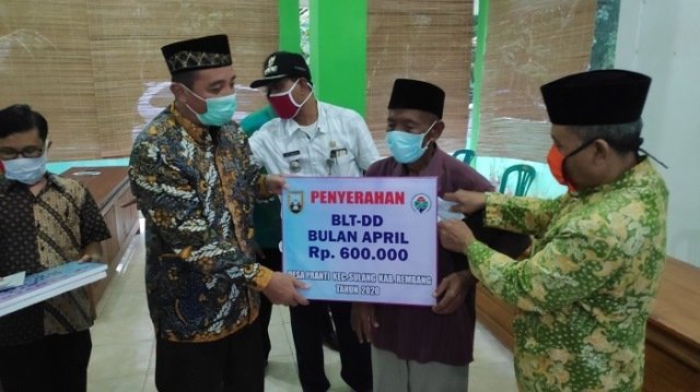 40 Persen Dana Desa Rembang Dialokasikan untuk BLT 25 DOKUMENTASI: Penyaluran Bantuan Langsung Tunai Dana Desa tahun 2020 lalu (R. Teguh Wibowo/Lingkarjateng.id)