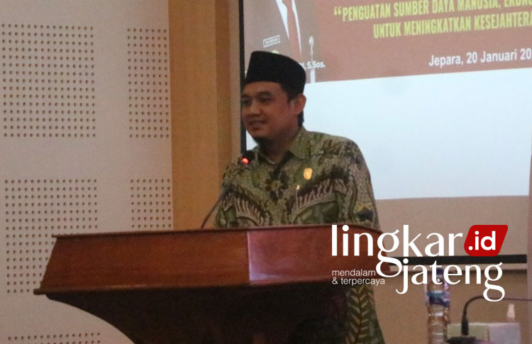 Musrenbang RKPD Jepara 2023 Dibuka, Wujudkan Pembangunan yang Komprehensif 25 MUSRENBANG: Ketua DPRD Jepara Haizul Ma'arif memberikan sambutan ketika membuka Forum Konsultasi Publik Rancangan Awal RKPD dan Musyawarah Perencanaan Pembangunan RKPD 2023 di Gedung Shima, Kamis (20/1). (Muslichul Basid/Lingkarjateng.id)