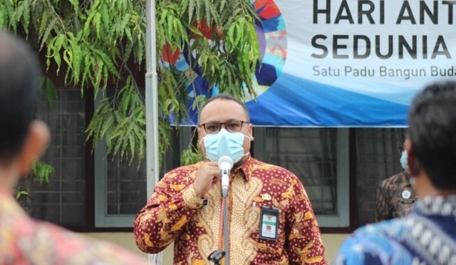 Wakil Bupati Rembang Minta Review Investasi Selama Pandemi 25 MENYAMPAIKAN: Wakil Bupati Rembang Mochammad Hanies Cholil Barro’ saat menjadi pembina apel di halaman kantor DPMPTSP, Selasa (25/1). (R. Teguh Wibowo/Lingkarjateng.id)