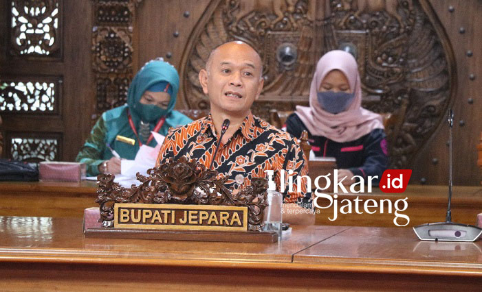 Bupati Jepara Wajibkan Dinas Tampilkan Kesenian Tradisional pada Kegiatan Seremonial 25 MENYAMPAIKAN: Bupati Dian Kristiandi saat menerima audiensi pengurus Aliansi Lintas Media Indonesia (ALMI) Kabupaten Jepara. (Istimewa/Lingkarjateng.id)
