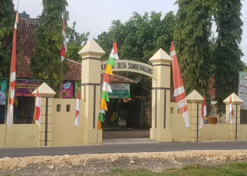 ILUSTRASI: Gapura Balai Desa Sumberagung, Kecamatan Banjarejo, Kabupaten Blora. (Lilik Yuliantoro/Lingkarjateng.id)