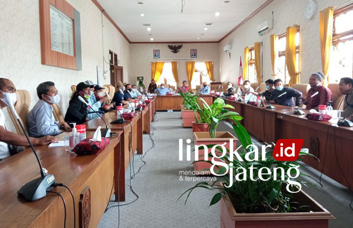 DPRD Pati Tanggapi Aduan Sopir Truk Kontainer 25 AUDIENSI: DPRD Pati terima aduan dari paguyuban sopir Pati di gedung DPRD Pati, Jumat (28/1).