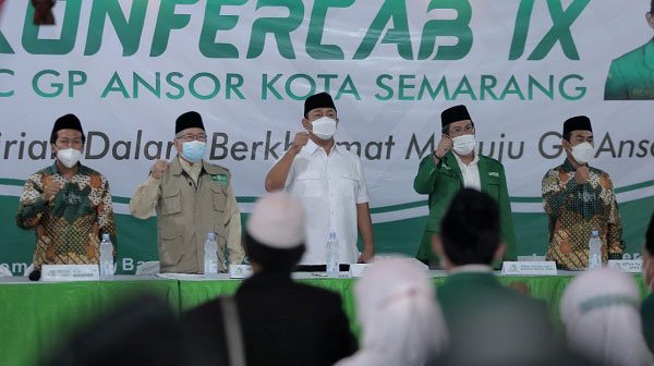 Hendi Dukung Sinergitas Pemkot Semarang dan GP Ansor 25 KONFERCAB: Wali Kota Semarang, Hendrar Prihadi saat menghadiri Konfercab ke-9 PC GP Ansor di Ponpes Roudlatus Saidiyyah Sukorejo, Gunung Pati Semarang. (Adimungkas/Lingkarjateng.id)