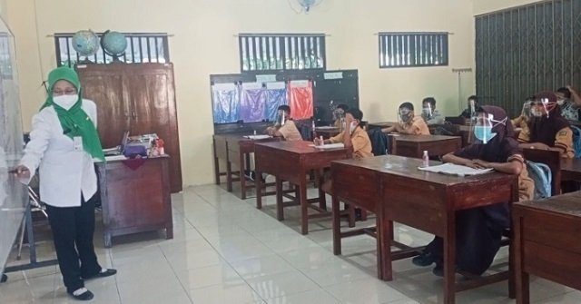 Disdikpora Kudus Ujicoba Kurikulum Prototipe di Sekolah Penggerak 25 PEMBELAJARAN: Proses kegiatan belajar mengajar yang menggunakan kurikulum prototipe di salah satu SD di Kabupaten Kudus. (Alifia Elsa Maulida/Lingkarjateng.id)