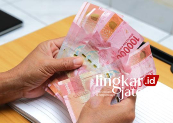 ILUSTRASI: Uang tunai. (Freepik/Lingkarjateng.id)