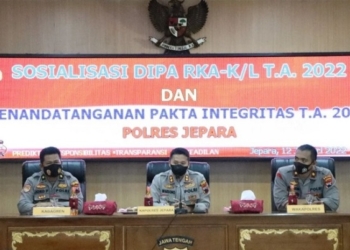 SOSIALISASI: Kapolres Jepara AKBP Warsono saat memberikan arahan dalam acara sosialisasi DIPA 2022 (Muslichul Basid/Lingkarjateng.id)