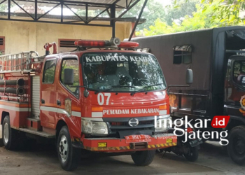 ILUSTRASI: Mobil pemadam kebakaran di Kabupaten Kendal. (Unggul Priambodo/Lingkarjateng.id)