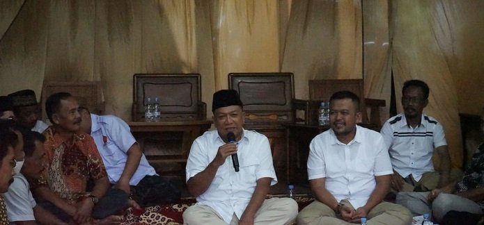 SARASEHAN: Pengurus Partai Gerindra saat sedang berdialog bersama masyarakat di Desa Puyoh, Kecamatan Dawe, Kabupaten Kudus, Selasa (11/1). (Istimewa/Lingkarjateng.id)
