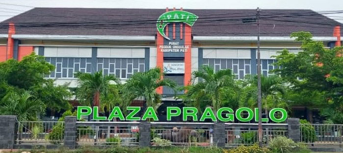 ILUSTRASI: Gedung Plaza Pragolo Pati yang gagal dijadikan tempat manggung Ndarboy Genk. (Ika Tamara Dewi/Lingkarjateng.id)